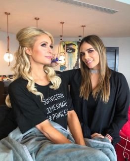 Cassandra Cassou junto a Paris Hilton